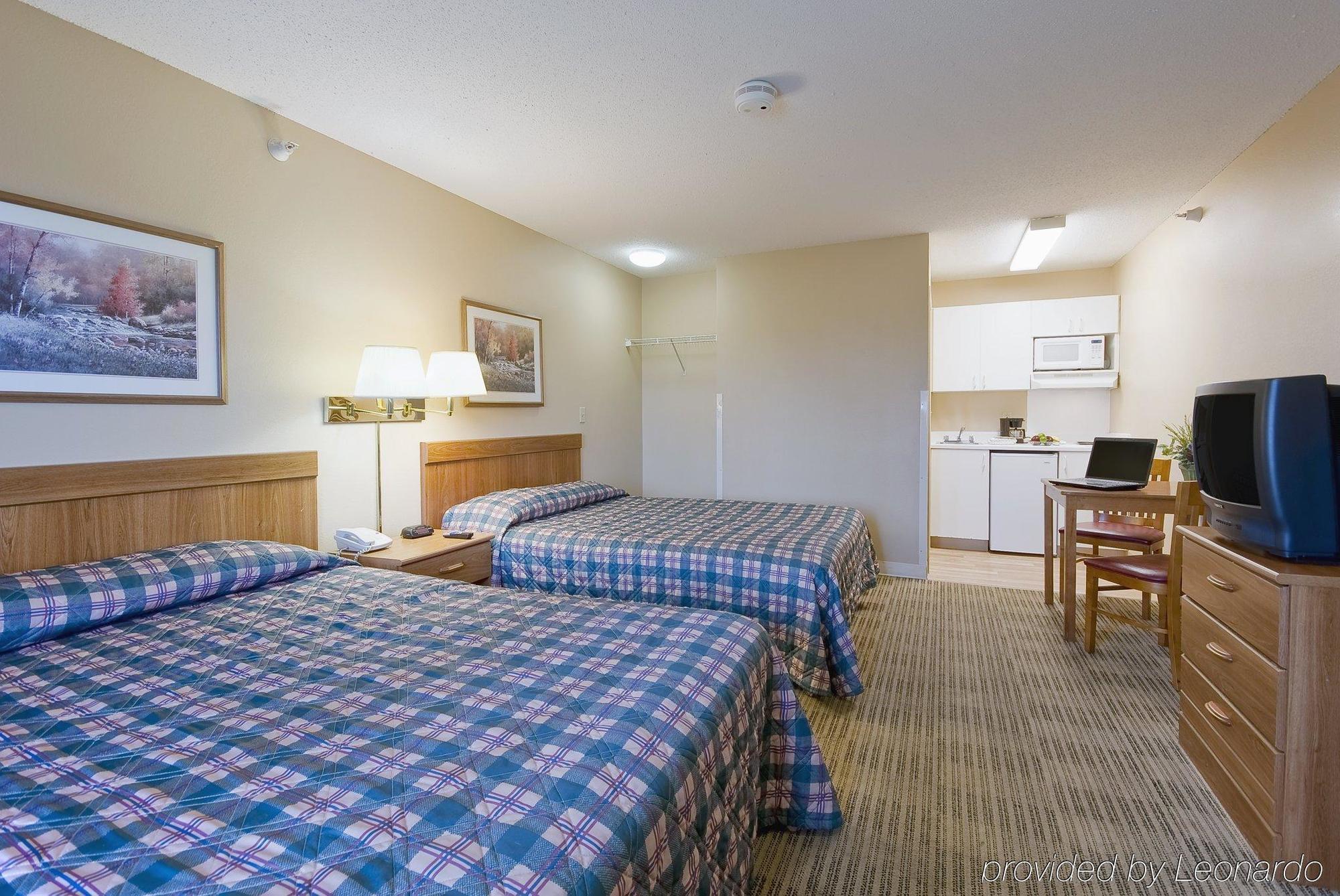 Hometowne Studios By Red Roof Salem, Or Room photo