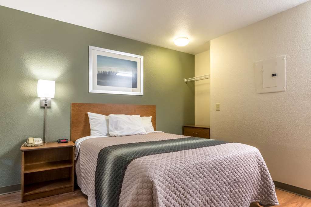 Hometowne Studios By Red Roof Salem, Or Room photo