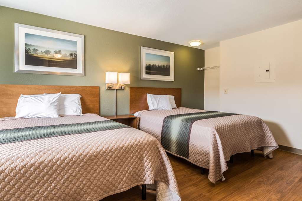 Hometowne Studios By Red Roof Salem, Or Room photo